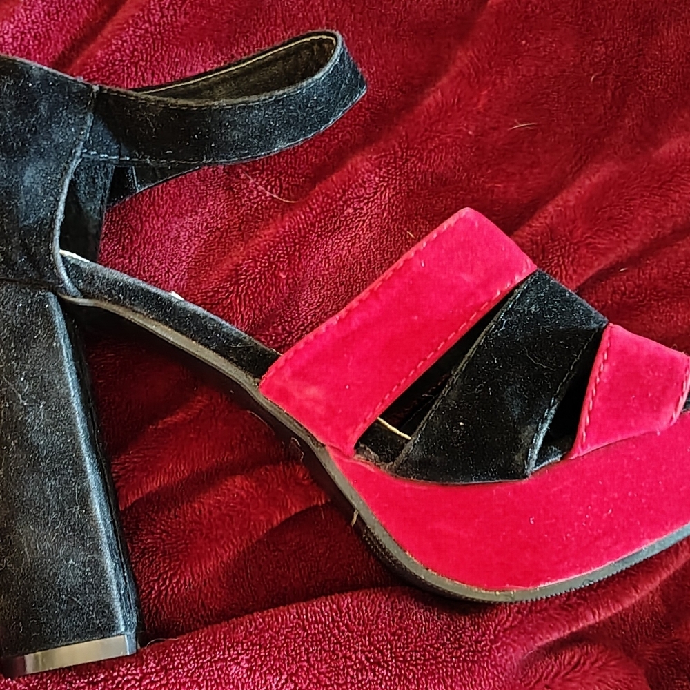 Women's M&JLJ Size 37 6.5 US. Red And Black Heels. Never Worn. - Picture 3 of 12